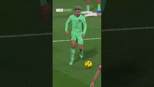 😲❌ Griezmann réclame pénalty pour cette main dans la surface ! #shorts