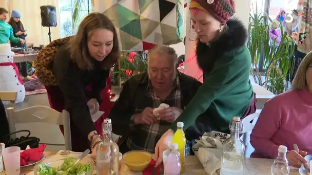 Un Noël solidaire au café associatif Le Pixel à Besançon pour les personnes en précarité