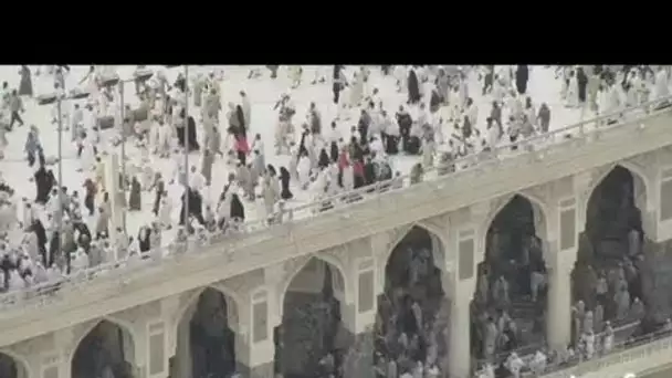 Arabie Saoudite : circumambulations et prières du soir autour de la Kaaba