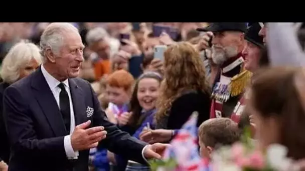 Non!' Le roi Charles a porté un coup dur alors que les Canadiens s'opposent à mettre le visage du mo