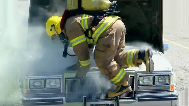 Un héros les sauve d'une voiture qui explose| Juste pour rire Gags