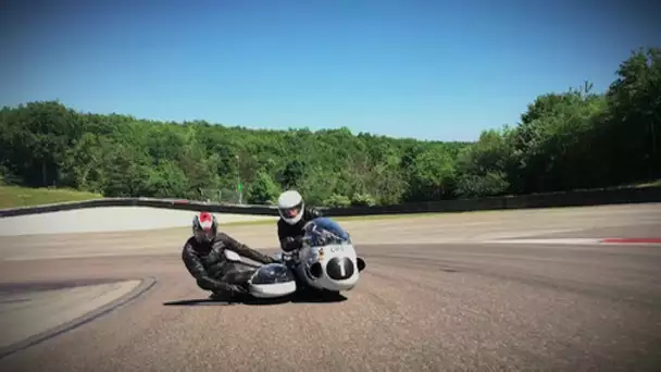 Coupes Moto Légende : un petit tour de side-car sur le circuit Dijon-Prenois