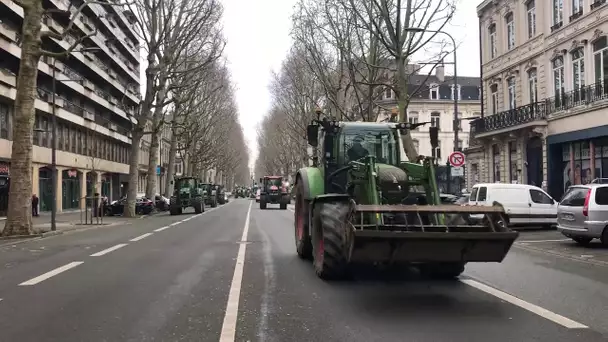 Les agriculteurs en colère par centaines dans le centre de Lille