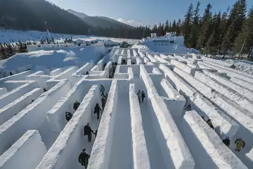 Rendez-vous en Pologne pour visiter le plus grand labyrinthe de neige au monde !