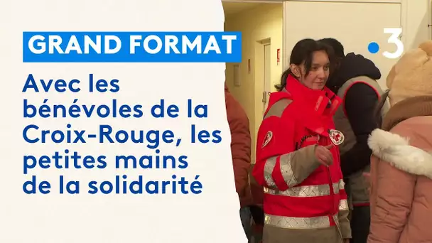 Avec les bénévoles de la Croix-Rouge, petites mains de la solidarité