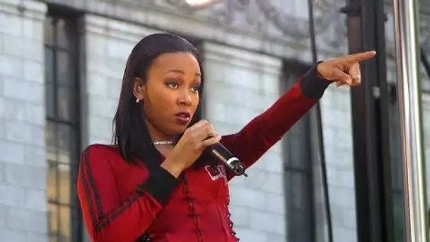"Ne la frappe pas comme ça !" : En plein concert, la chanteuse Monica porte secours à une fan vict