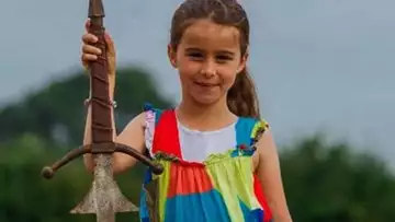 Une fillette de 7 ans aurait-elle retrouvé Excalibur, l'épée du roi Arthur ?
