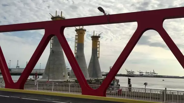 Les fondations des éoliennes du parc en mer de Fécamp s'apprêtent à quitter le port du Havre