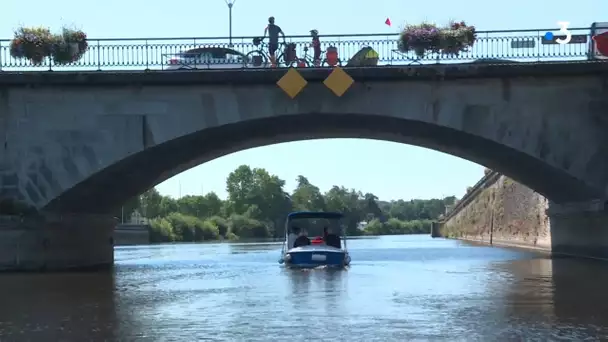 Mayenne : tourisme fluvial en péniche ou dandy