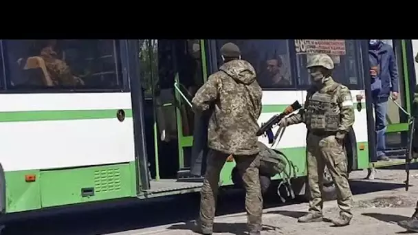 Bataille de chiffres autour de la reddition des soldats ukrainiens de l'usine Azovstal à Marioupol