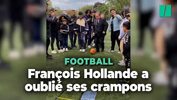 Quand François Hollande joue au foot avec les pires chaussures devant des jeunes à Strasbourg