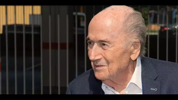 EXCLU EUROPE 1 - Fifagate : Blatter réaffirme son soutien à Platini, et tacle Infantino
