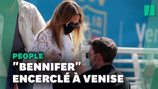 Jennifer Lopez et Ben Affleck encerclés par les paparazzis à Venise