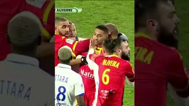 👊💥 Quand deux coéquipiers en viennent aux mains en plein match ! 😮😮