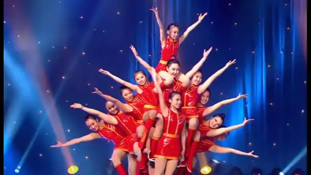 TROUPE HEBEI - EQUILIBRE SUR VÉLOS - LE PLUS GRAND CABARET DU MONDE