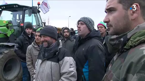 Action des agriculteurs sur l&#039;A62 à Montauban