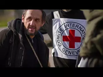 La Croix Rouge Internationale enregistre les soldats ukrainiens qui se rendent à Azovstal