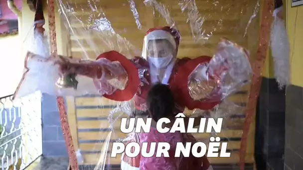 Malgré le covid-19, cette mère Noël a trouvé la parade pour faire des câlins aux enfants