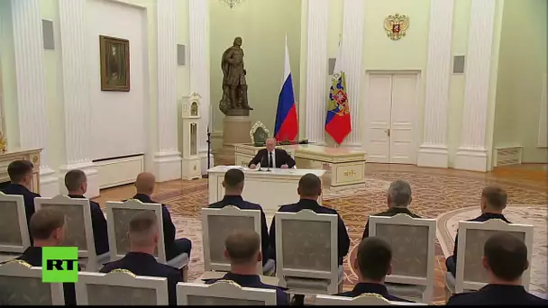 EN DIRECT : Vladimir Poutine rencontre des militaires