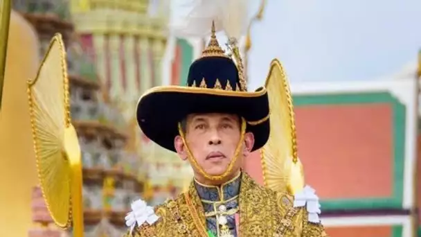 Le roi de Thaïlande en pleine propagande depuis son luxueux refuge allemand