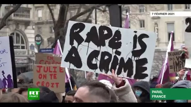 Manifestation à Paris pour réclamer la «justice pour Julie», dans une affaire de viol