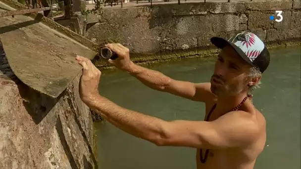 Un surfer rassemble 200 "citoyens" pour récupérer les déchets qui souillent le lac d'Annecy