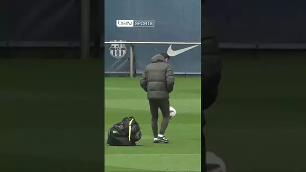 😅 Xavi s'éclate à l'entrainement du FC Barcelone #Shorts