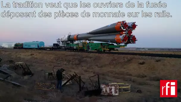 La sortie de la fusée Soyouz à Baïkonour