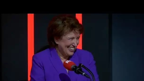 La ministre Roselyne Bachelot en visite aux Grosses Têtes