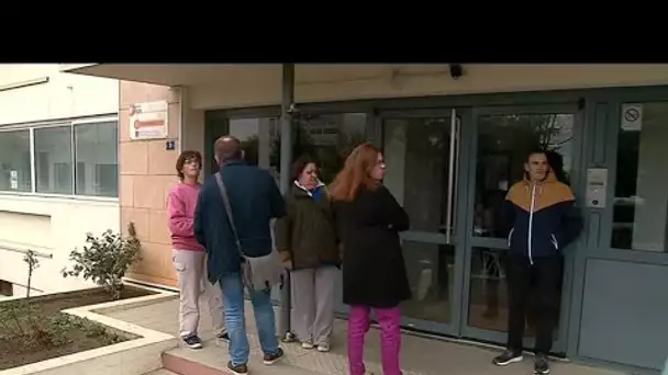 Des habitants d'un quartier de Poitiers occupent le hall d'un immeuble pour déloger des dealers