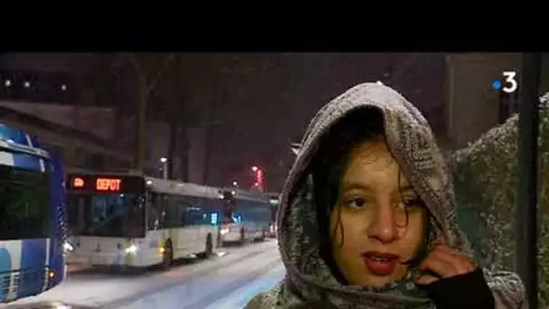 À Poitiers, la neige complique la vie des habitants