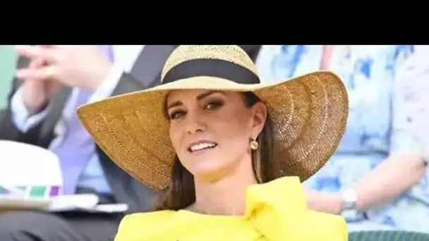 Kate se délecte d'une palpitante finale du simple dames aux côtés de légendes et de stars du tennis