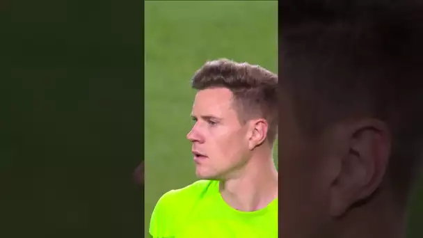 No hands! INSANE save TER STEGEN 🤯