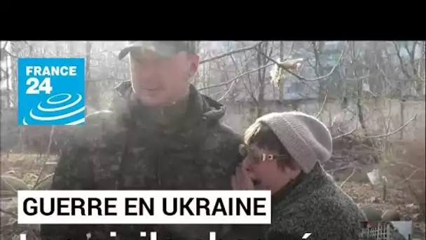 Les Ukrainiens aidés de l'armée recherchent leurs proches dans les décombres • FRANCE 24