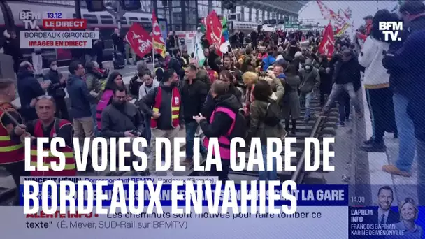 49.3: des manifestants envahissent les voies de la gare de Bordeaux Saint-Jean