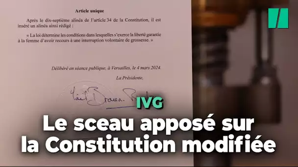 Les images du premier scellement de la loi sur l’IVG, une tradition du Congrès