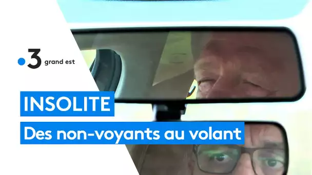 Automobile : des non-voyants prennent le volant sur la piste d'un circuit