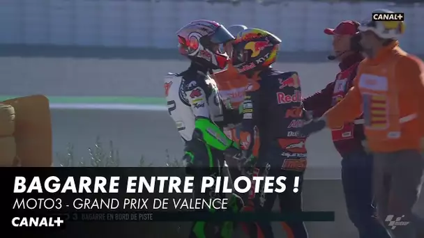 Deux pilotes se battent après une chute ! - Grand Prix de Valence - Moto3