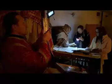 Guerre en Ukraine : à Lyssytchansk, les fidèles continuent de prier sous les églises bombardées
