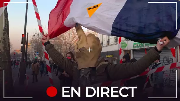 Manifestation des Gilets jaunes à Paris contre le pass vaccinal qui s’apprête à entrer en vigueur