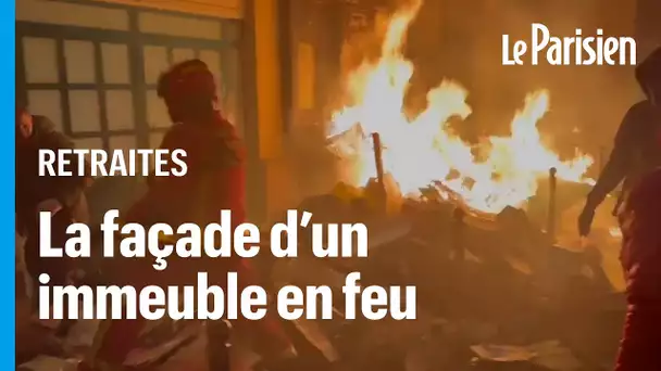 Réforme des retraites : la façade d'un immeuble incendié à Paris