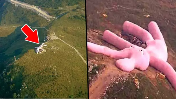 QUE FAIT CE LAPIN GÉANT EN HAUT DE CETTE COLLINE DEPUIS DES ANNÉES !