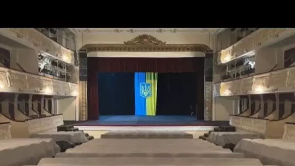 En Ukraine, le théâtre revit sous terre