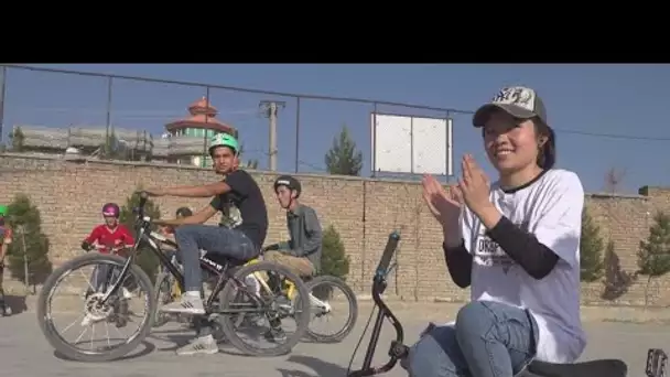 Ras-le-bol de la guerre... En Afghanistan, les jeunes de Kaboul tentent de se bâtir une autre ville