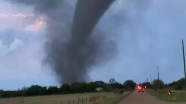 Une impressionnante tornade frappe la ville d’Andover au Kansas