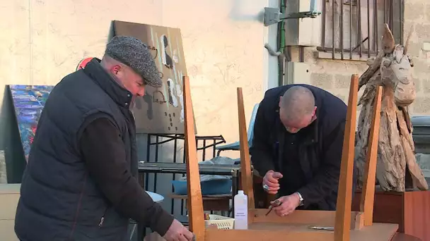 Des brocanteurs d'Evreux ouvrent leurs hangars pour écouler leur stock