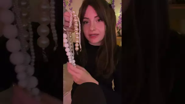 Essayage de colliers en #asmr