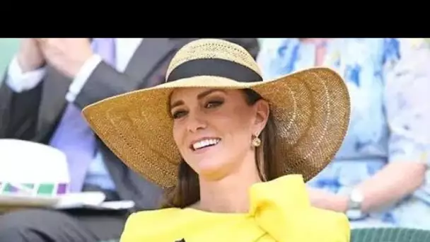 Phénoménal!' Kate grésille en robe jaune alors qu'elle présente le trophée Wimbledon Ladies Final