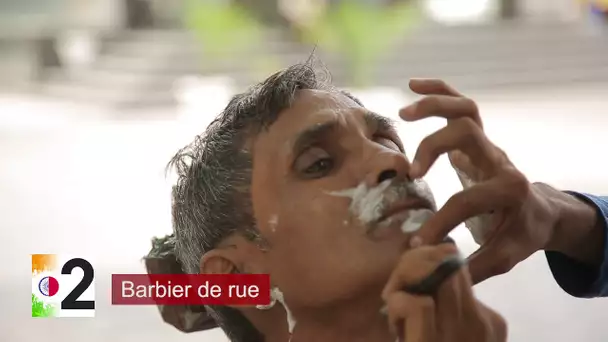 Barbier de rue l NO COMMENT I Episode 79