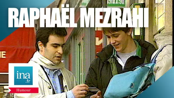 1992 : Raphaël Mezrahi va retirer de l'argent | Archive INA